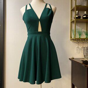 Size 00 Bebe Gorgeous Forest Green Cocktail Dress Front cut out and straps